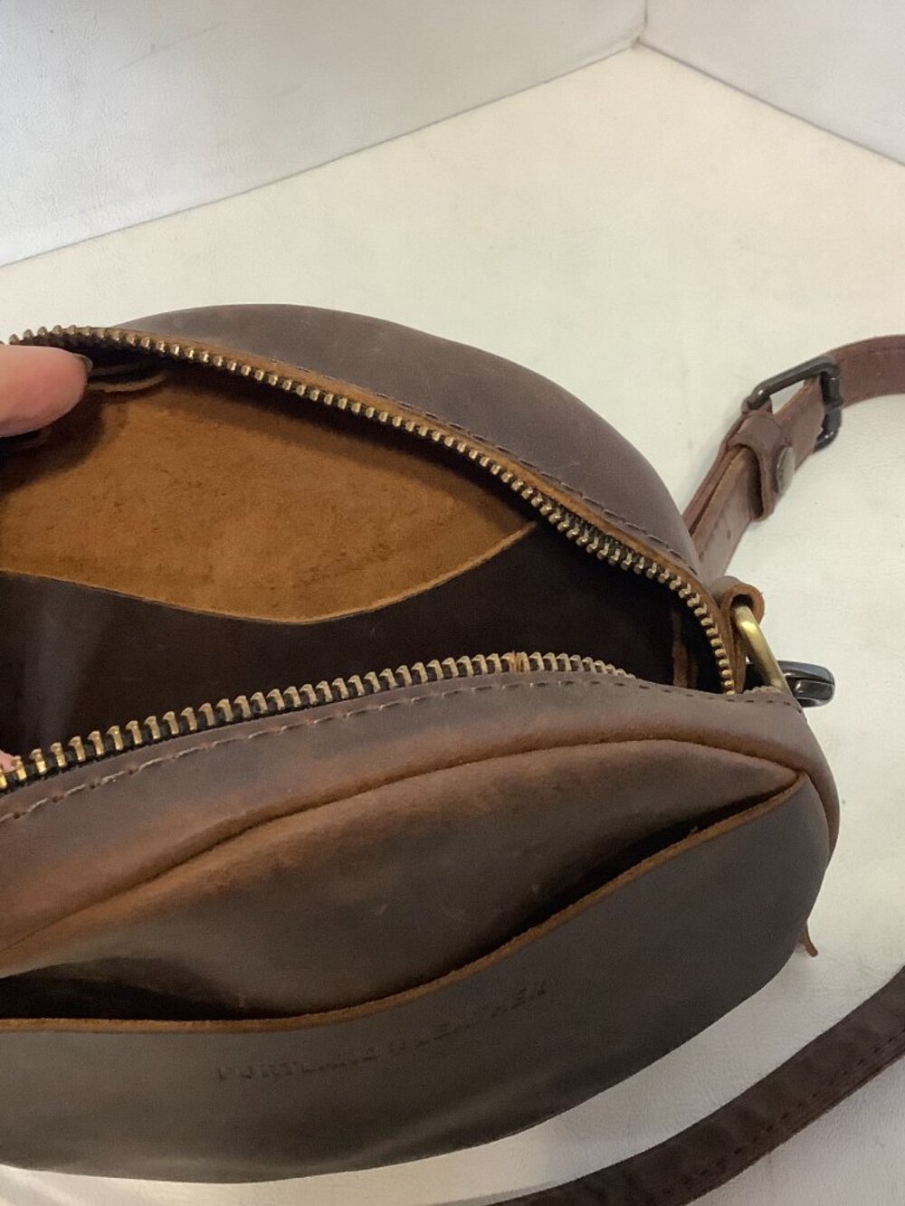 Portland Leather Goods Circle Crossbody Bag Purse Brown 7" - Picture 10 of 10